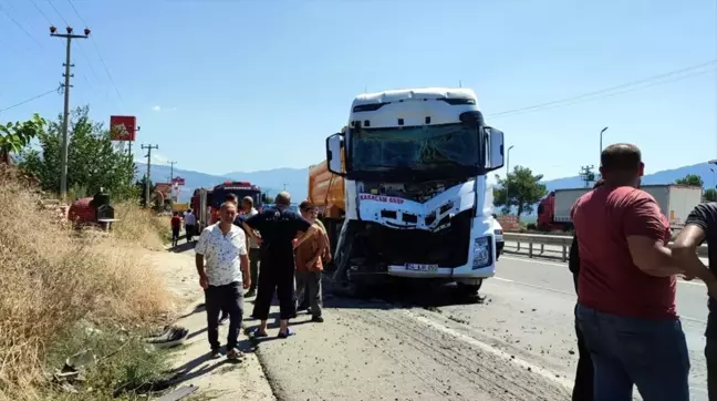 Sakarya'da iki tır çarpıştı, bir kişi yaralandı