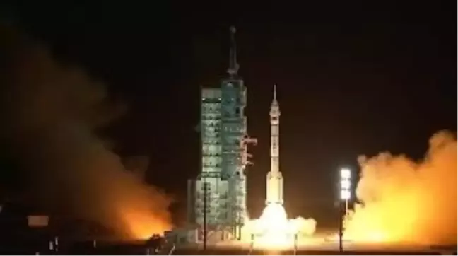 Çin'in Shenzhou-19 Uzay Aracı Uzaya Fırlatıldı