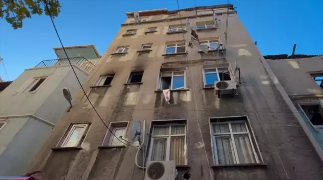 Beyoğlu'nda 5 Katlı Apartmanda Yangın