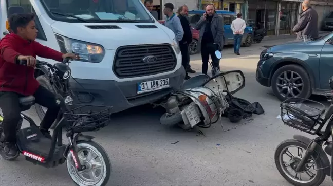 İskenderun'da Kamyonetle Motosiklet Çarpıştı: 1 Yaralı