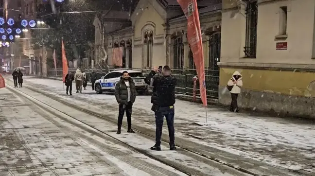 İstanbul'da Kar Yağışı Eğlencelere Sahne Oldu