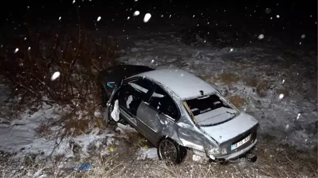 Tokat'ta Otomobil ile Kamyonet Çarpıştı: 4 Yaralı