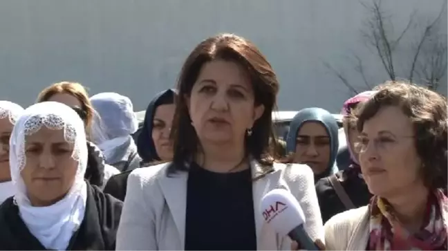 Dha İstanbul - Hdp'li Kadınlardan Bakırköy Cezaevi Önünde