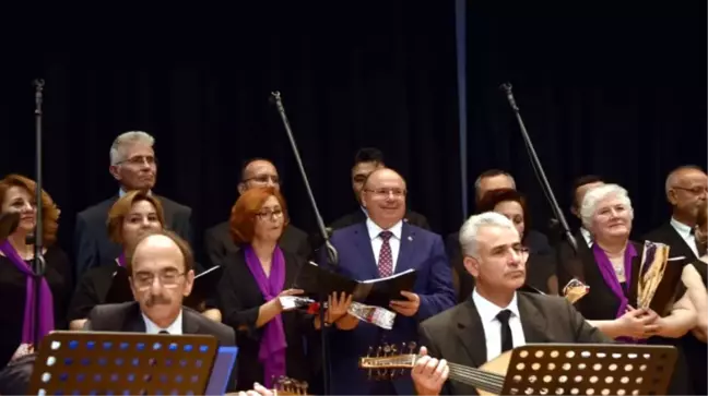 Solisti Vali Yardımcısı, Şefi Emekli Savcı Koro Konser Verdi