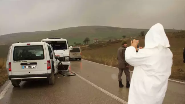 Ankara'da Öğrenci Servisiyle Hafif Ticari Araç Çarpıştı: 13 Yaralı