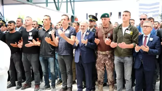 Şehit Jandarma Teğmen Alim Keskin'i asker kardeşleri uğurladı