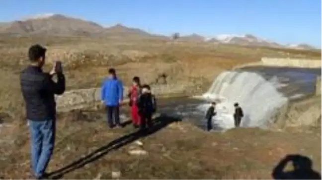 Kırkat Göleti taştı, vatandaşlar fotoğraf çektirmek için yarışa girdi