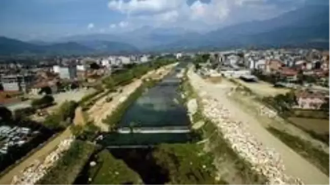 Kiraz Çayı'ndaki hatta 2 bin 700 metrelik taş tahkimatı