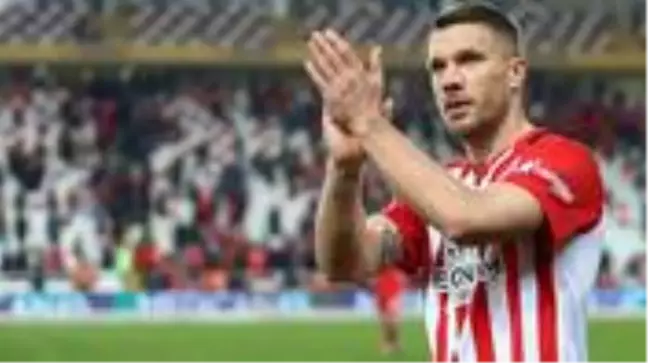 Podolski, sosyal medyadan yaptığı paylaşımla 19 Mayıs'ı kutladı