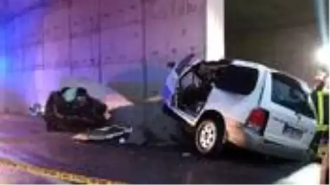 Kastamonu'da üst geçidin duvarına çarpan lüks cip ikiye bölündü: 2 ölü, 1 yaralı