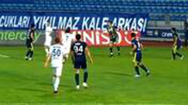 Fenerbahçe'nin Mevlüt'le bulduğu gol VAR kararıyla iptal edildi