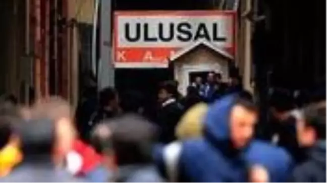 Doğu Perinçek canlı yayındayken Ulusal Kanal'da yangın çıktı