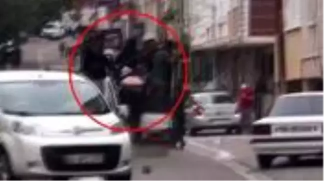 Bir kamyon adamla gelip bir kişiyi bıçaklamışlardı! Sebebi