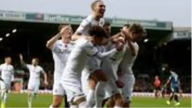 Leeds United 16 yıl sonra yeniden Premier Lig'de mücadele edecek