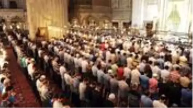 Bilim kurulu üyesinden bayram namazı önlemleri: Abdestinizi evinizde alın, kendi seccadenizi getirin