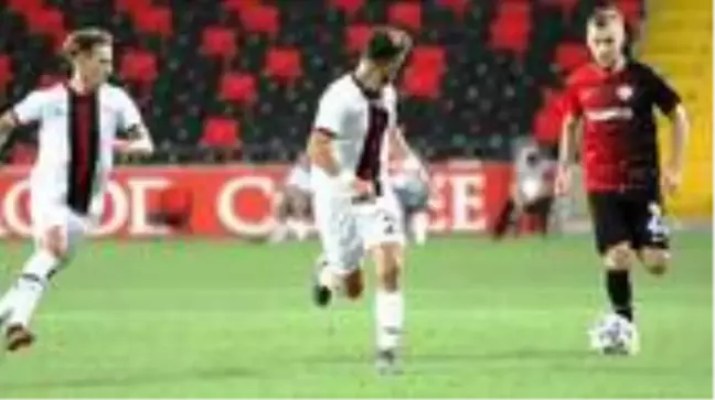Karagümrük, Mevlüt Erdinç'in son dakika golüyle Gaziantep FK ile 2-2 berabere kaldı