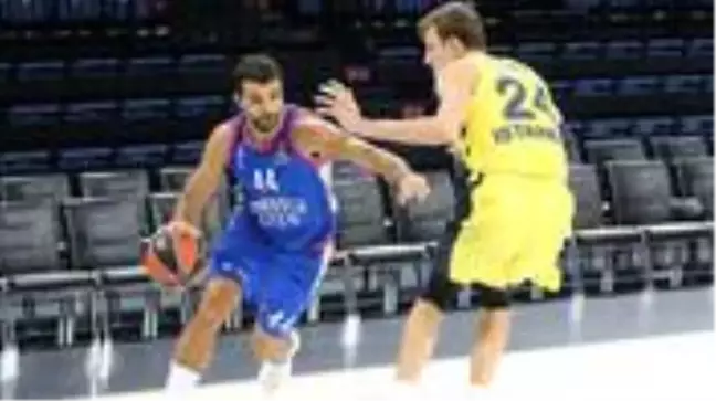 Fenerbahçe, deplasmanda Anadolu Efes'i 80-71 mağlup etti