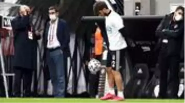 Beşiktaş taraftarı, Adem Ljajic'e maç öncesindeki hareketleri nedeniyle tepki gösterdi