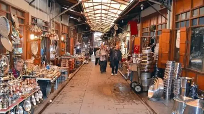 Gaziantep'te kent yönetimi ve meslek odaları zor günler geçiren esnafa destek veriyor mu? Gazeteci Aydın Akyürek anlattı