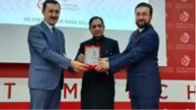 OSTİM Teknik Üniversitesi'nden Pakistan Büyükelçiliği Okulu Müdürü'ne ödül