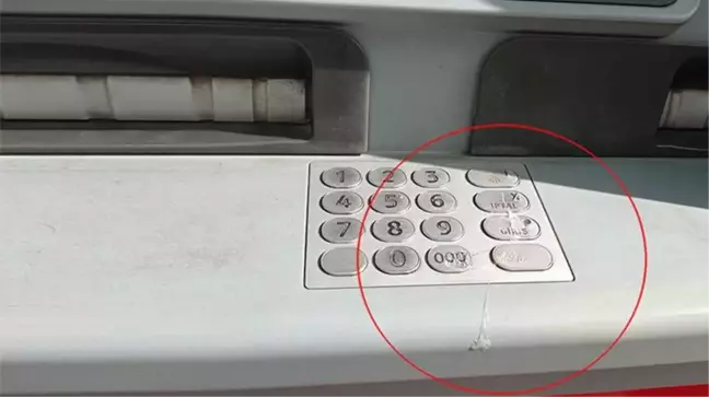 Banka ATM'sine tüküren kişiye vatandaşlardan tepki yağdı