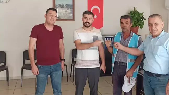 Sokakta temizlik yaparken bir çanta dolusu para bulan temizlik görevlisinden alkışlanacak hareket