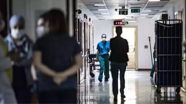 Pandeminin bitmesini bekleyenlere kötü haber! Bilim insanları
