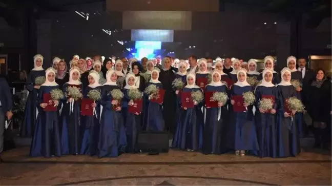 Hafızlık eğitimini tamamlayan Recep Tayyip Erdoğan İmam Hatip Ortaokulu öğrencileri muhteşem bir törenle icazetlerini aldı
