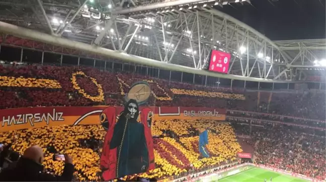 Galatasaray tribünlerinde Squid Game koreografisi: Hazırsanız oyuna başlıyoruz