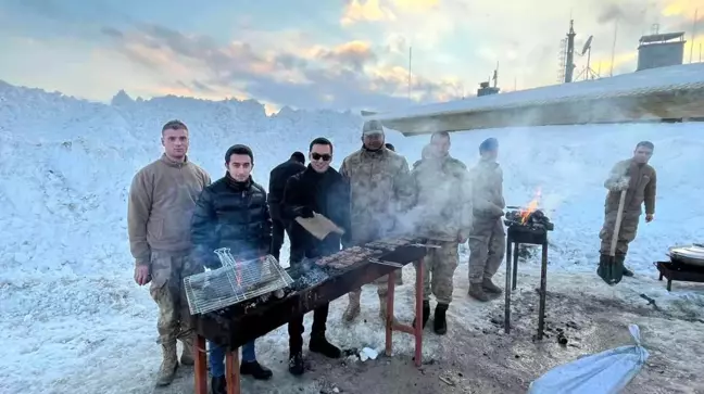 PKK'nın sözde ikinci Kandil dediği Kato Dağı'nda Mehmetçikle mangal keyfi
