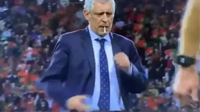 Yaşananlara dayanamadı! Portekiz'in hocası sahanın ortasında sigara yakmaya çalıştı