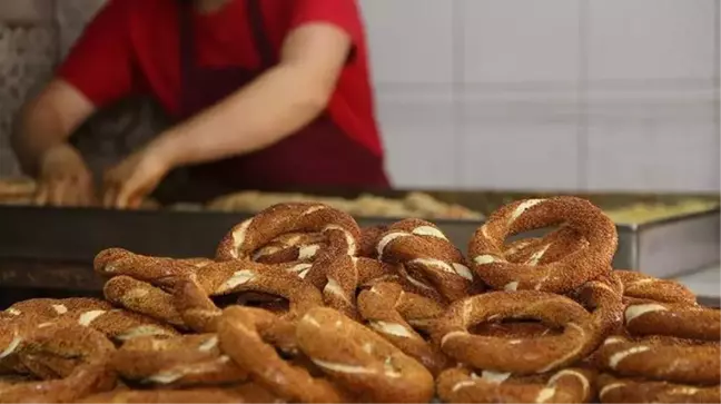 Muğla'da bir büfede yarım ekmek ve yarım simit satışı yapılmaya başlandı