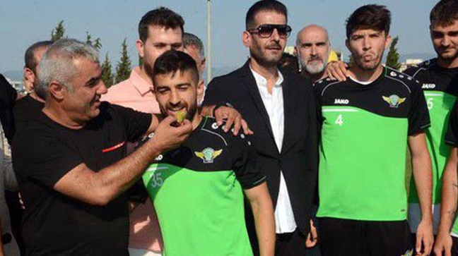 Akhisarspor'da başkan adayının getirdiği baklavayı yiyen 8 futbolcu kadro dışı bırakıldı