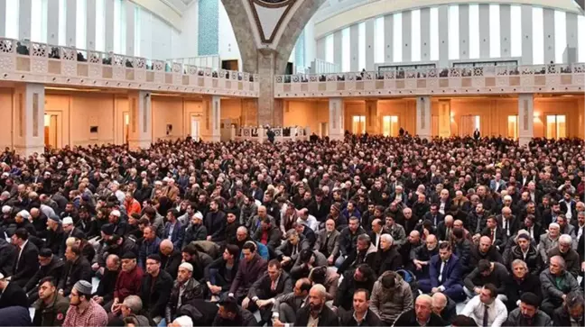 Diyanet İşleri Başkanlığı'nın cuma hutbesinde sokak hayvanlarıyla ilgili çağrı yapıldı