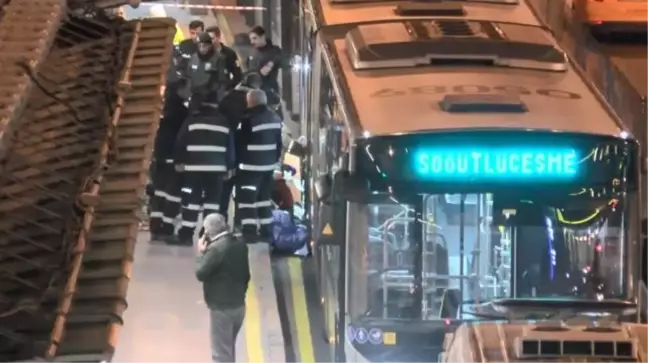 Sefaköy metrobüs durağında intihar mı oldu? Sefaköy metrobüs kim, neden öldü?
