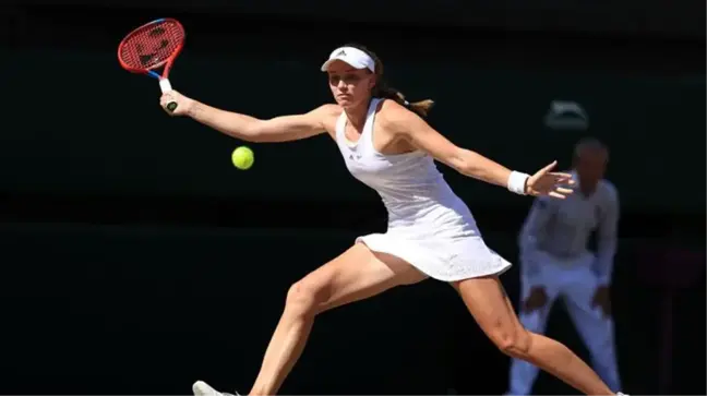 Elena Rybakina, dünya 1 numarası Iga Swiatek'i 2-0 yenerek adını finale yazdırdı