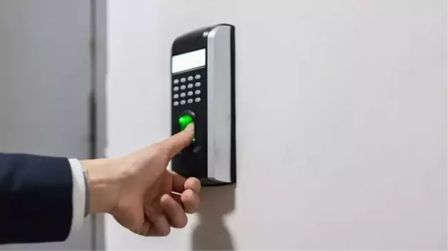 KVKK'dan parmak iziyle mesai takibi yapan işverene kötü haber! 300 bin lira cezası var