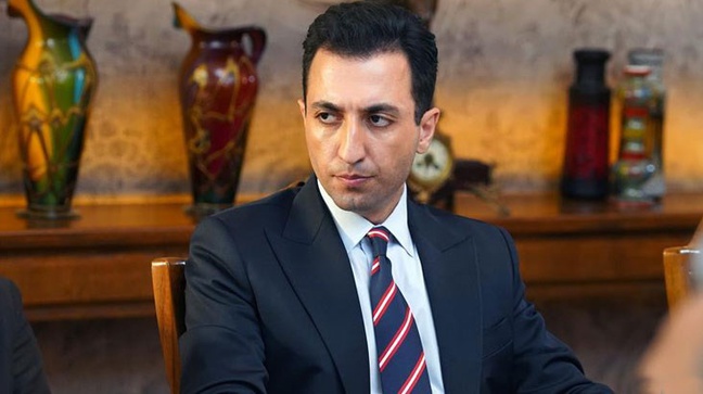 Yalı Çapkını dizisinin setinde aşk! Doğukan Polat ve Selen Özbayrak birlikte görüntülendi