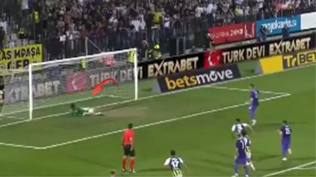 Taraftarlar çıldırdı! Penaltıyı kurtaran İrfan Can Eğribayat'a övgü yağıyor