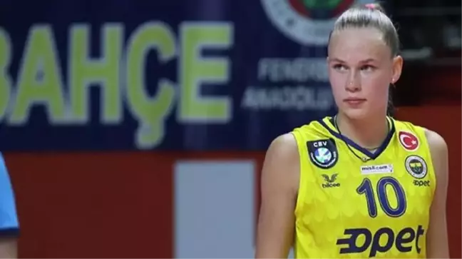 Güzelliğiyle büyüleyen voleybolcunun sevgilisi de Fenerbahçeli çıktı! Yıldız futbolcuyla aşk yaşıyor