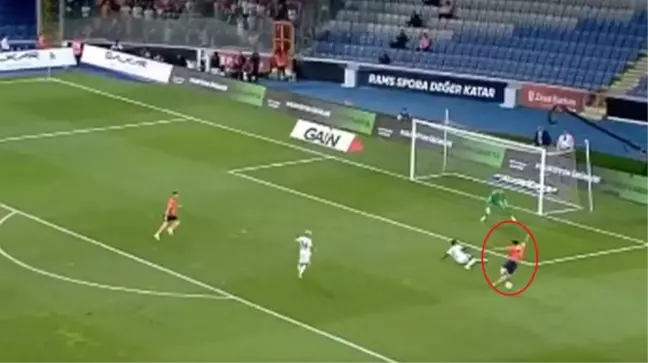 Herkes onu konuşuyor! Serdar Gürler'in yerde kaldığı pozisyona kimse anlam veremedi
