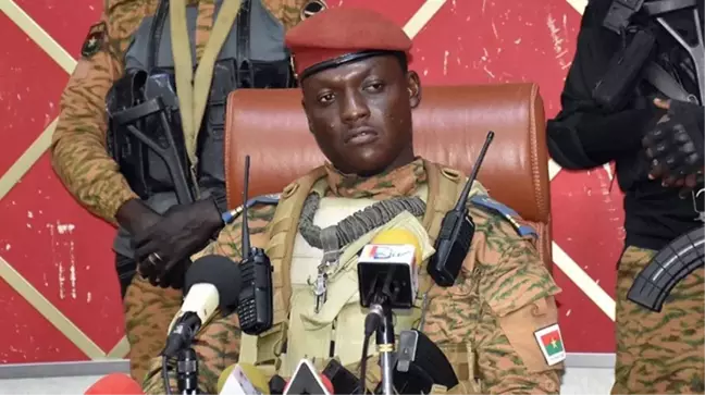 Burkina Faso, Fransızca'yı resmi dil olmaktan çıkardı