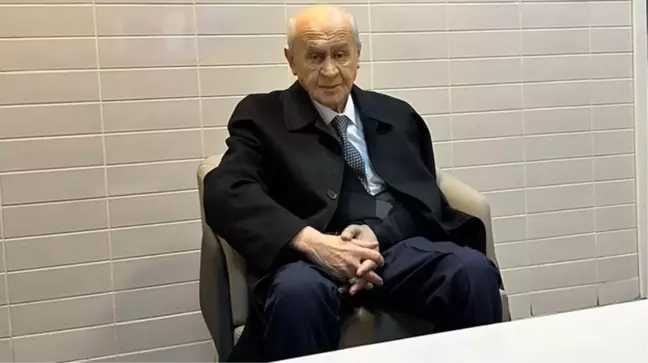 MHP kurultayı öncesi talihsiz kaza! Ters bir hareket yapan Bahçeli'nin kolu incindi
