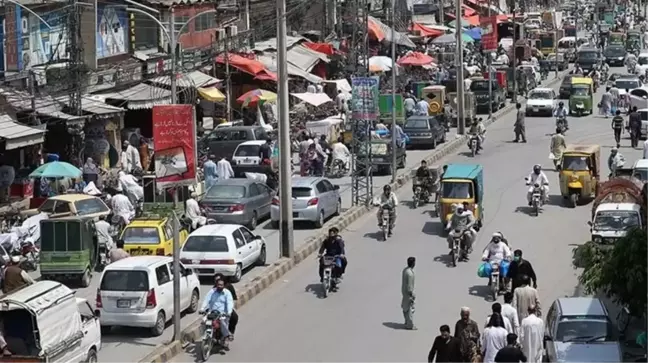 Pakistan'da silahlı saldırganlar otobüsten kaçırdıkları 8 yolcuyu öldürdü