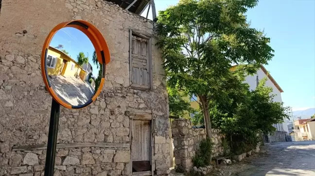 Tunceli'de trafik güvenlik aynaları yenilendi