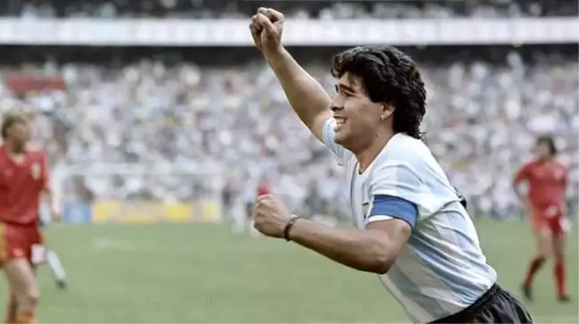 Diego Maradona'nın 1986 Dünya Kupası yarı finalinde giydiği forma 900 bin sterline satışa çıkıyor