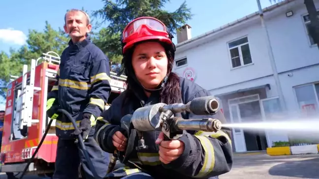 Edirne'de Baba-Kız İtfaiyeciler Birlikte Görev Yapıyor