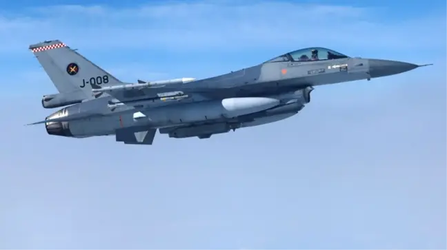 Ukrayna'da F-16 savaş uçağı düştü