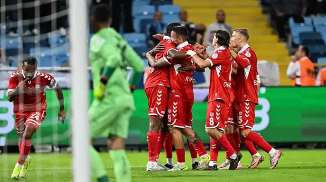 Sivasspor, Adana Demirspor'u deplasmanda 4-2 yendi