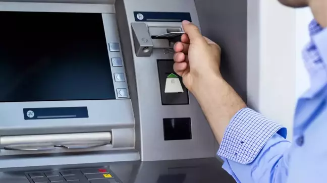 ATM'lerdeki açığı bulup dev bankadan milyonlarca liralık nakit çektiler